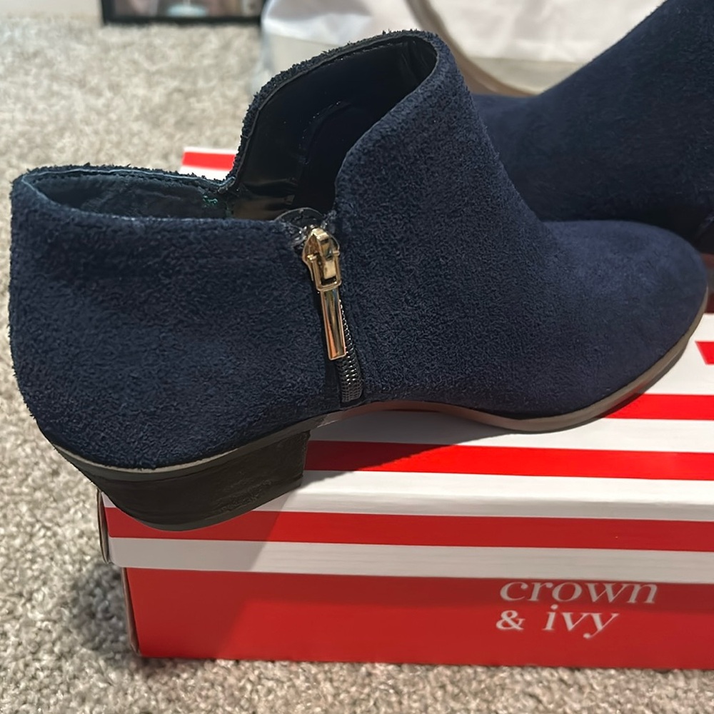💙💙Crown & Ivy Blue Suede Ankle Boots with side Zippers - Size 8